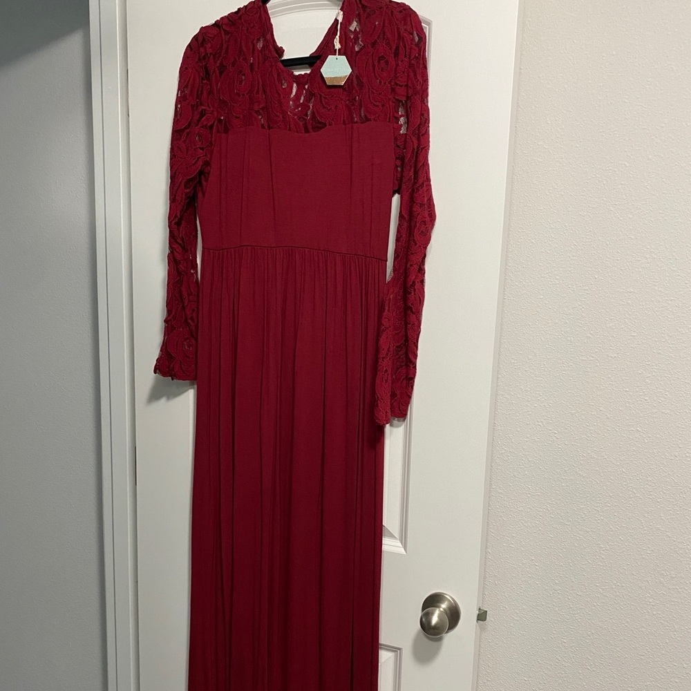 Maternity maxi dress with lace sleeves